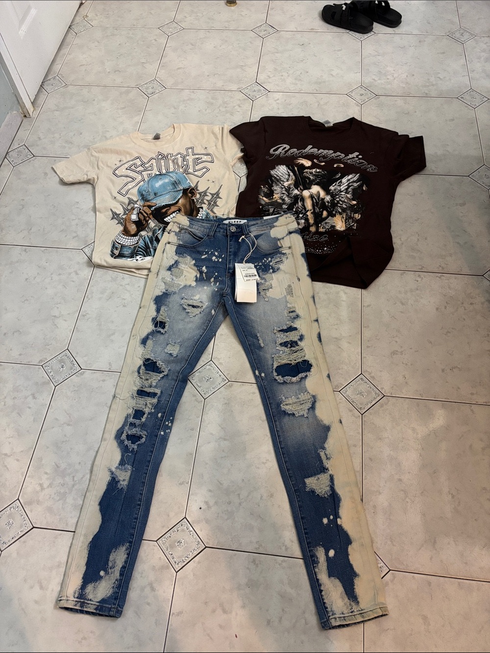 Love Kleep Ripped Two-Tone Blue Skinny Jeans with Bleach Effect 2 shirts